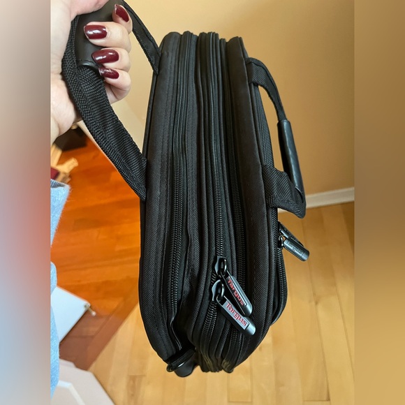 Targus laptop bag - Picture 2 of 3